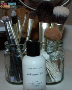 cleaning-makeup-brushes